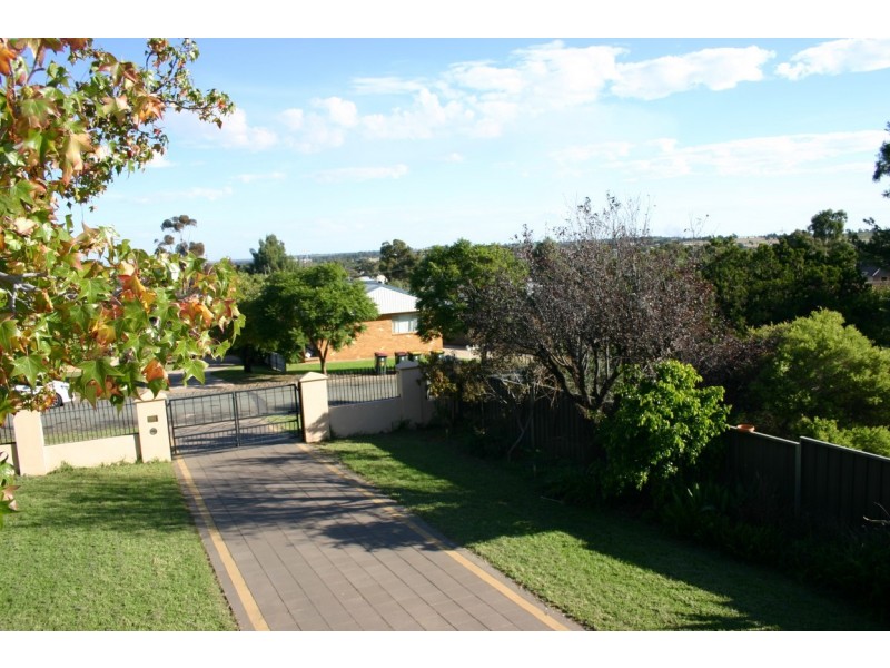 12 Boazman Street, Parkes NSW 2870
