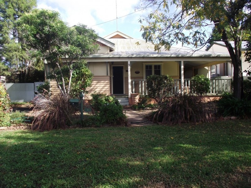 9 Carrington Street, Parkes NSW 2870