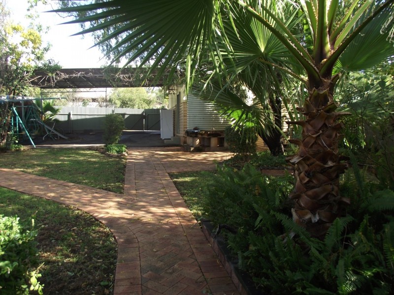 9 Carrington Street, Parkes NSW 2870
