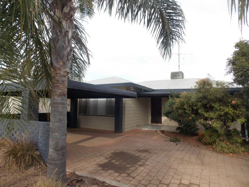 93 Dalton St, Parkes NSW 2870