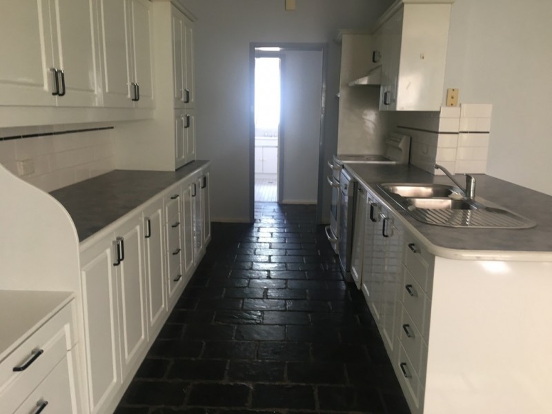 93 Dalton St, Parkes NSW 2870