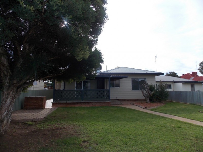 93 Dalton St, Parkes NSW 2870