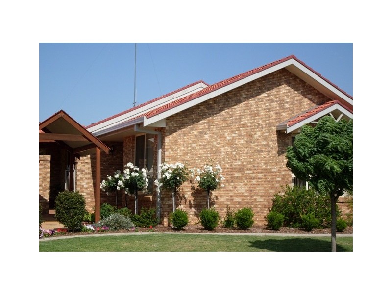 27 Paterson Street, Parkes NSW 2870