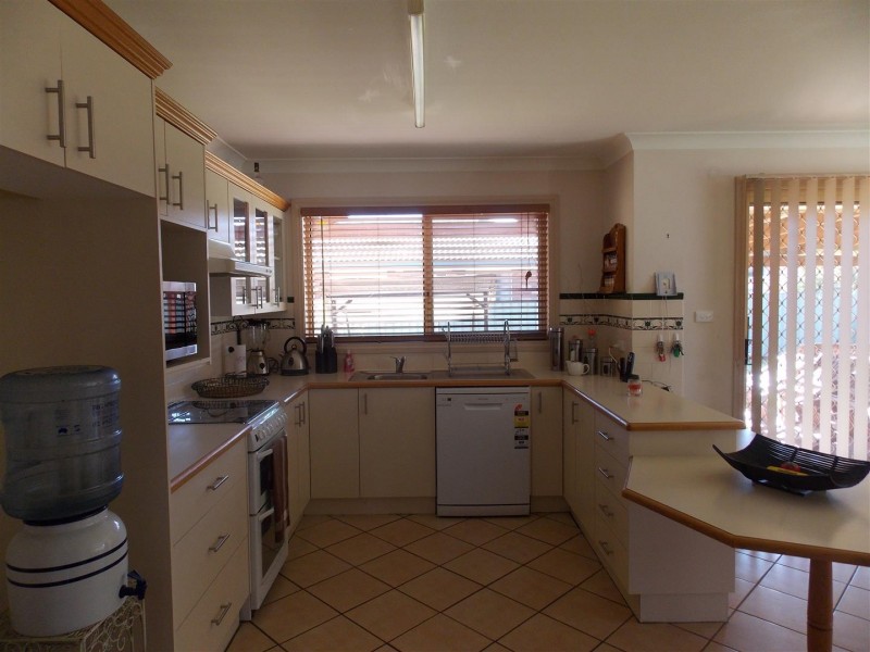 27 Paterson Street, Parkes NSW 2870