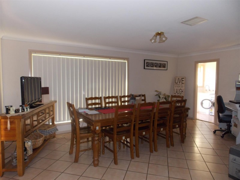27 Paterson Street, Parkes NSW 2870
