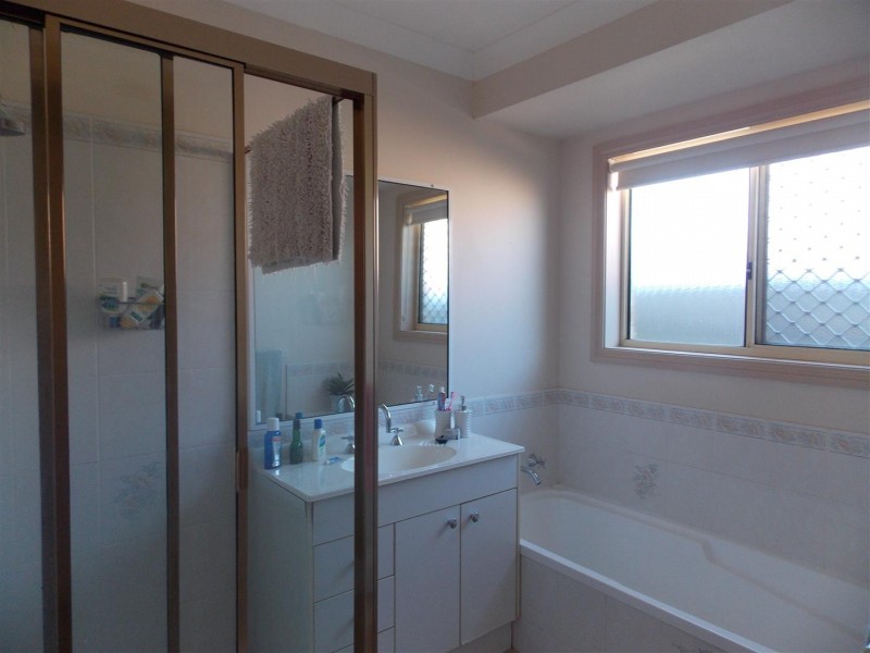 27 Paterson Street, Parkes NSW 2870