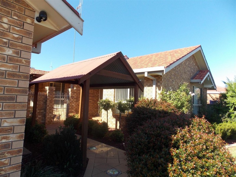 27 Paterson Street, Parkes NSW 2870