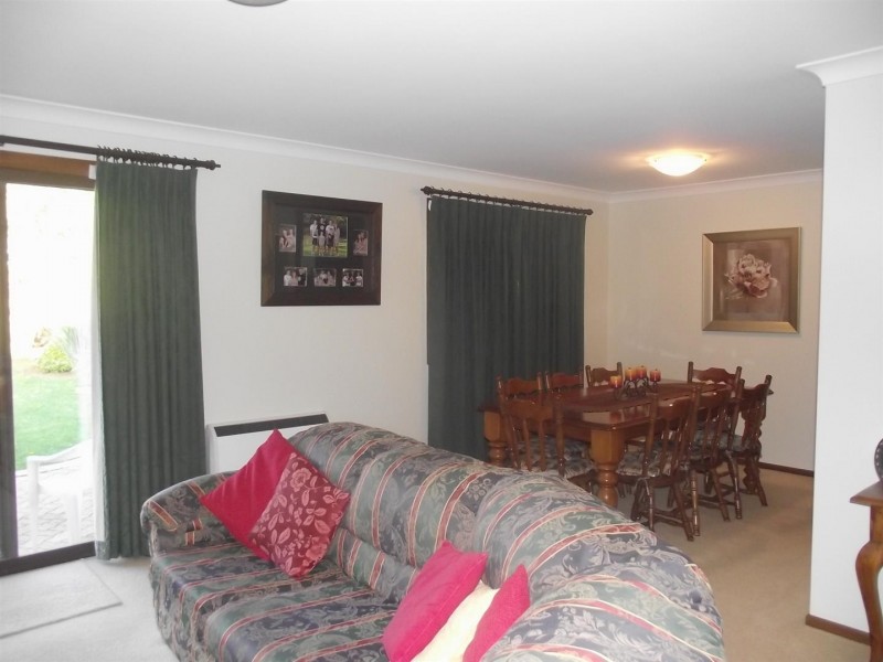 27 Lawson Street, Parkes NSW 2870