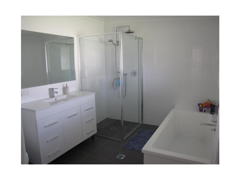 13 Callaghan St, Parkes NSW 2870