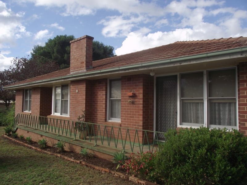 9 Porter Street, Parkes NSW 2870