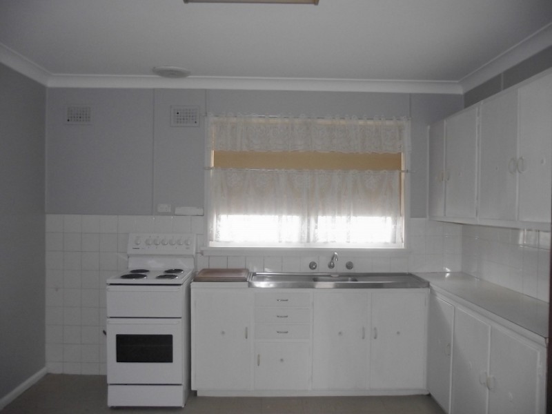 9 Porter Street, Parkes NSW 2870
