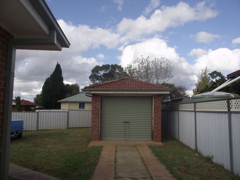 9 Porter Street, Parkes NSW 2870