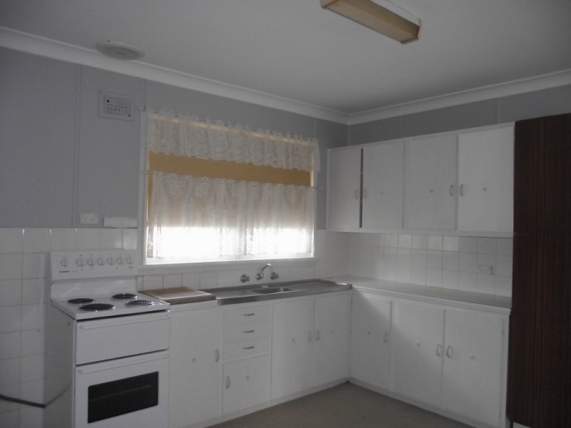 9 Porter Street, Parkes NSW 2870