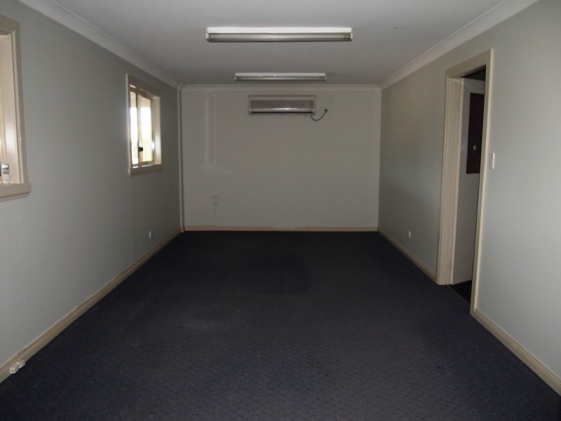 5A Grenfell St, Parkes NSW 2870