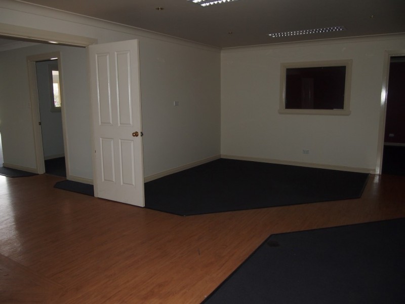 5A Grenfell St, Parkes NSW 2870