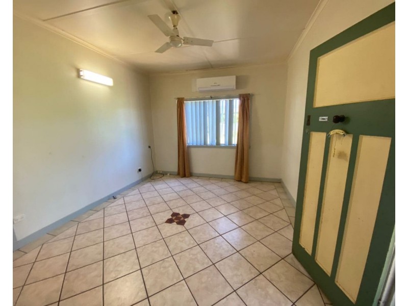85 Victoria Street, Parkes NSW 2870
