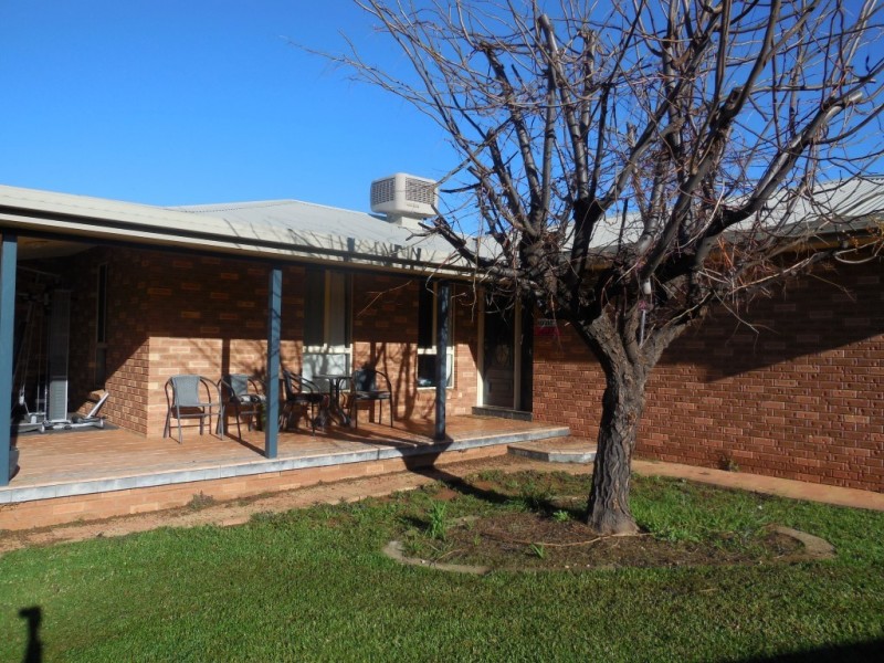 12 Christina Close, Parkes NSW 2870