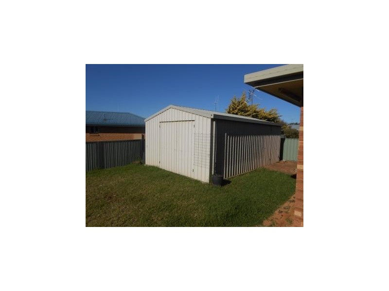 12 Christina Close, Parkes NSW 2870