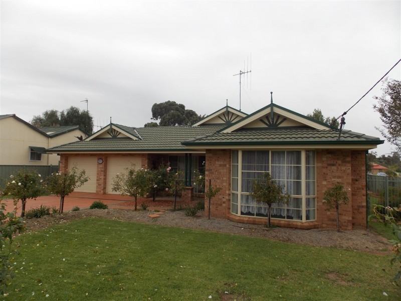 13 Webb Street, Parkes NSW 2870