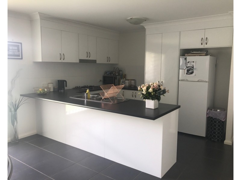 8 Rex Aubrey Place, Parkes NSW 2870