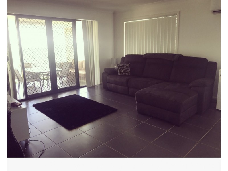 8 Rex Aubrey Place, Parkes NSW 2870