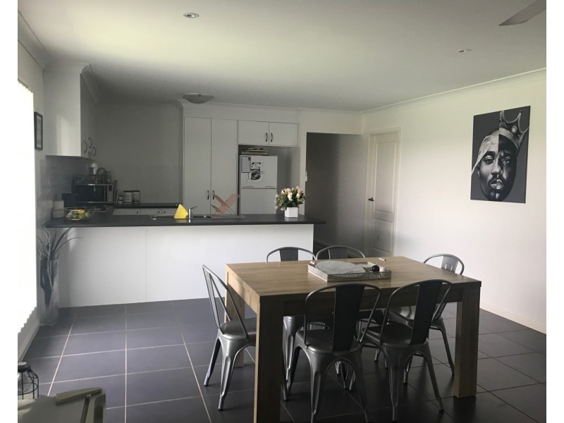 8 Rex Aubrey Place, Parkes NSW 2870