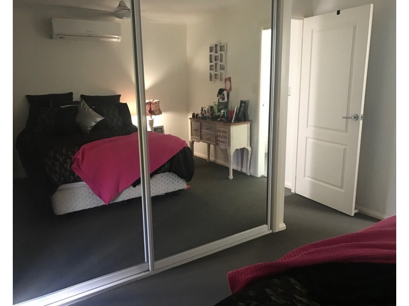 8 Rex Aubrey Place, Parkes NSW 2870
