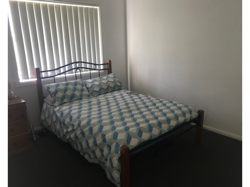 8 Rex Aubrey Place, Parkes NSW 2870