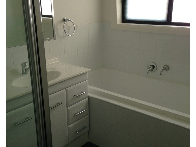 8 Rex Aubrey Place, Parkes NSW 2870