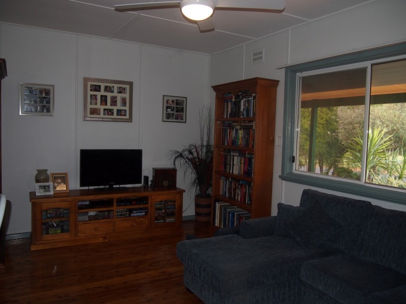 4 Reid Street, Parkes NSW 2870