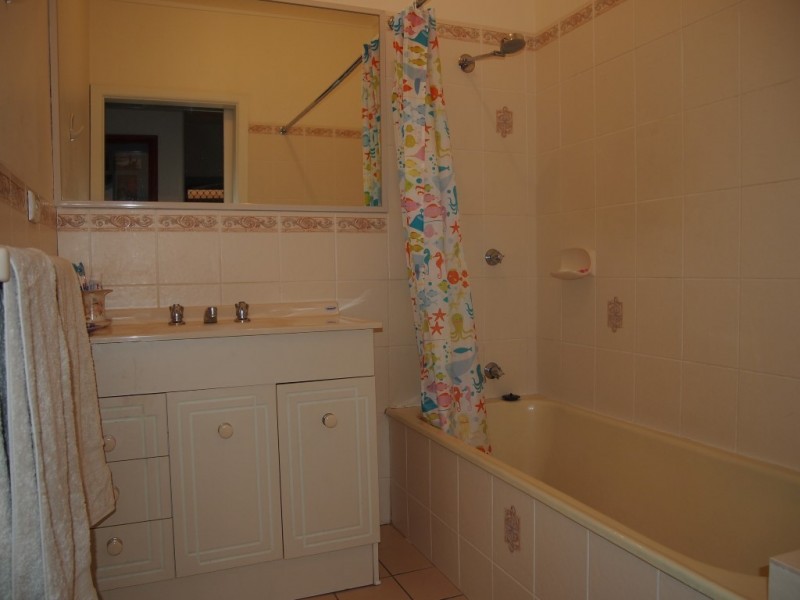 4 Reid Street, Parkes NSW 2870