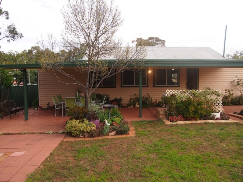 4 Reid Street, Parkes NSW 2870