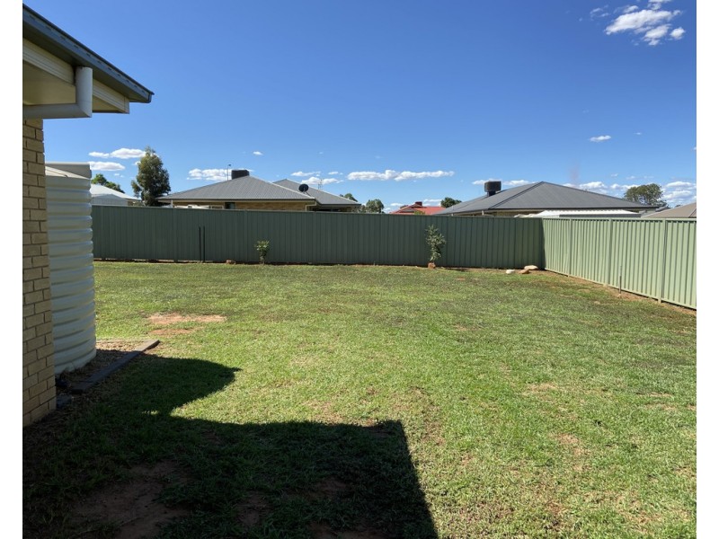 23 Warragrah Place, Parkes NSW 2870