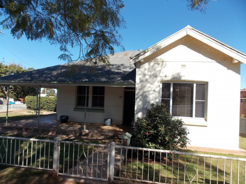 29 Orange Street, Parkes NSW 2870