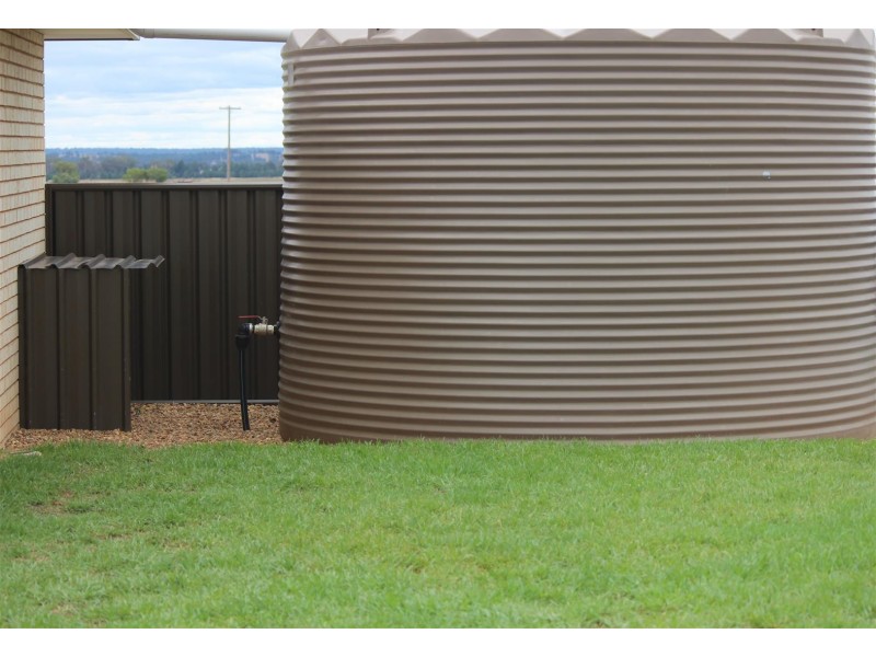 10a No Mistake Lane, Parkes NSW 2870