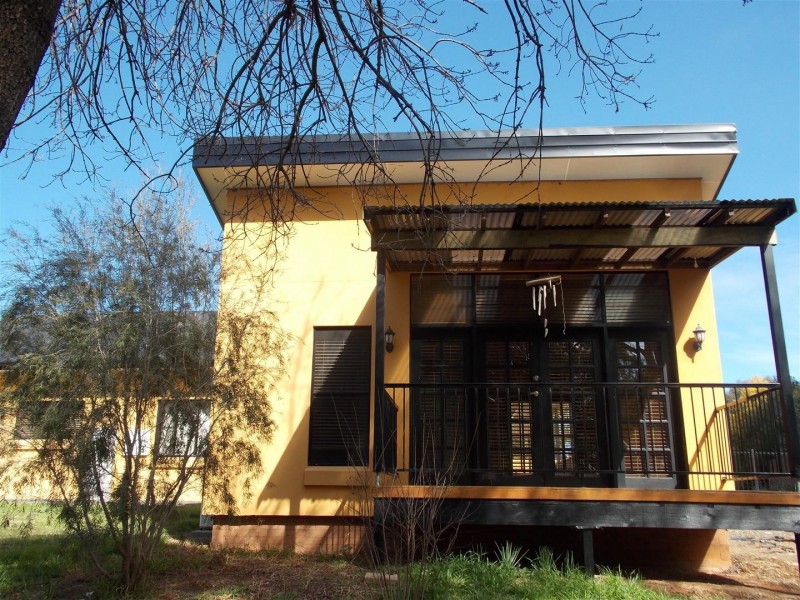 13 Pine Road, Parkes NSW 2870