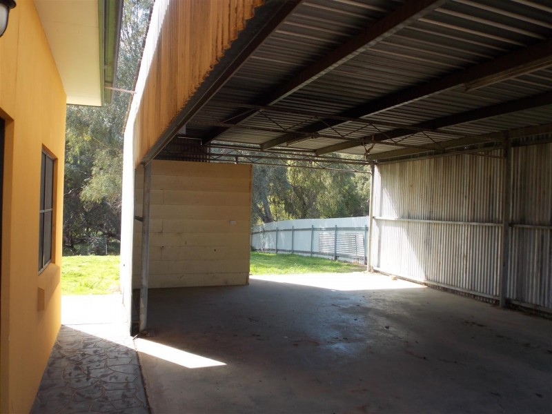 13 Pine Road, Parkes NSW 2870