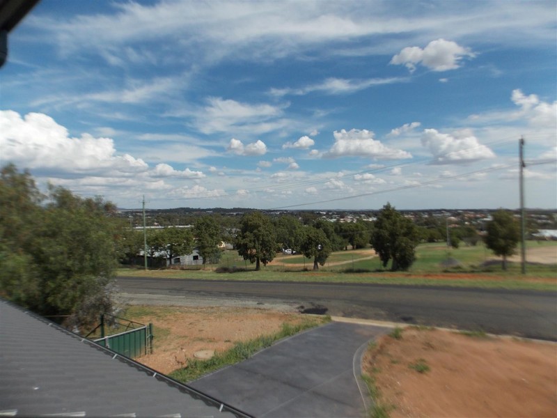 132 Mitchell Street, Parkes NSW 2870