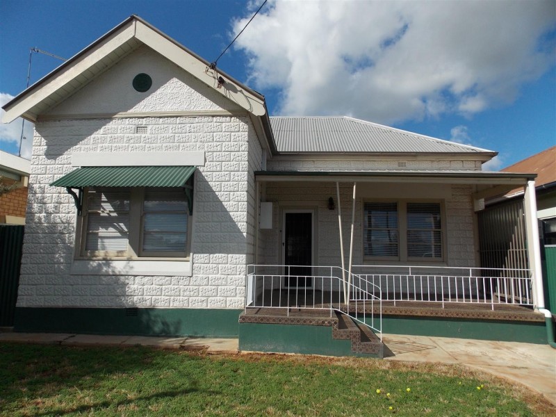 111 Currajong Street, Parkes NSW 2870