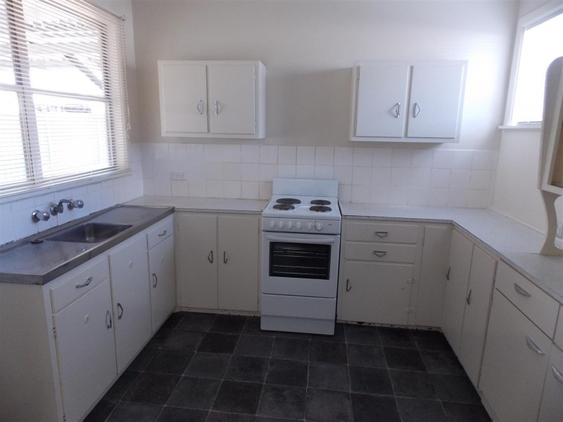 111 Currajong Street, Parkes NSW 2870