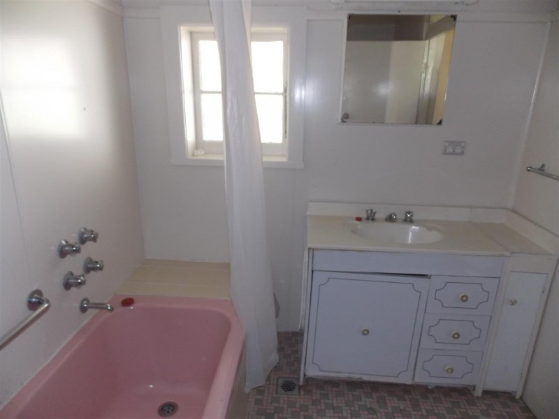 111 Currajong Street, Parkes NSW 2870