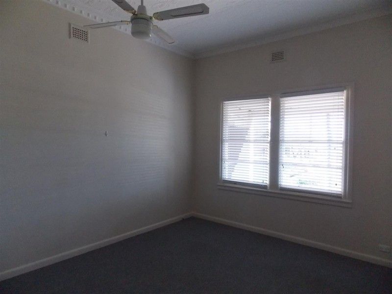 111 Currajong Street, Parkes NSW 2870