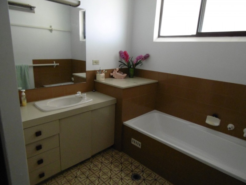 6 Coronation Avenue, Parkes NSW 2870