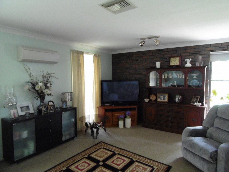 6 Coronation Avenue, Parkes NSW 2870