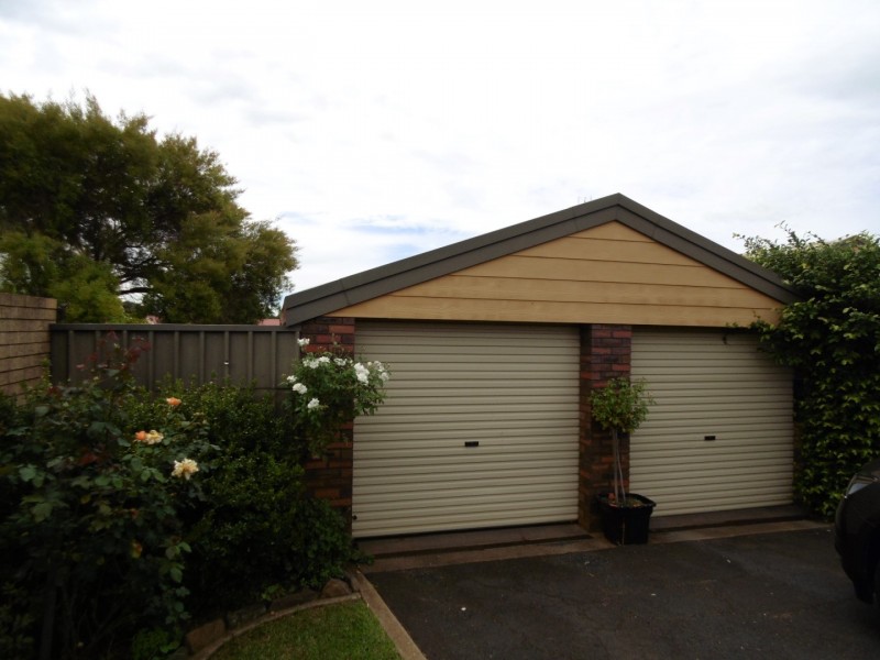 6 Coronation Avenue, Parkes NSW 2870