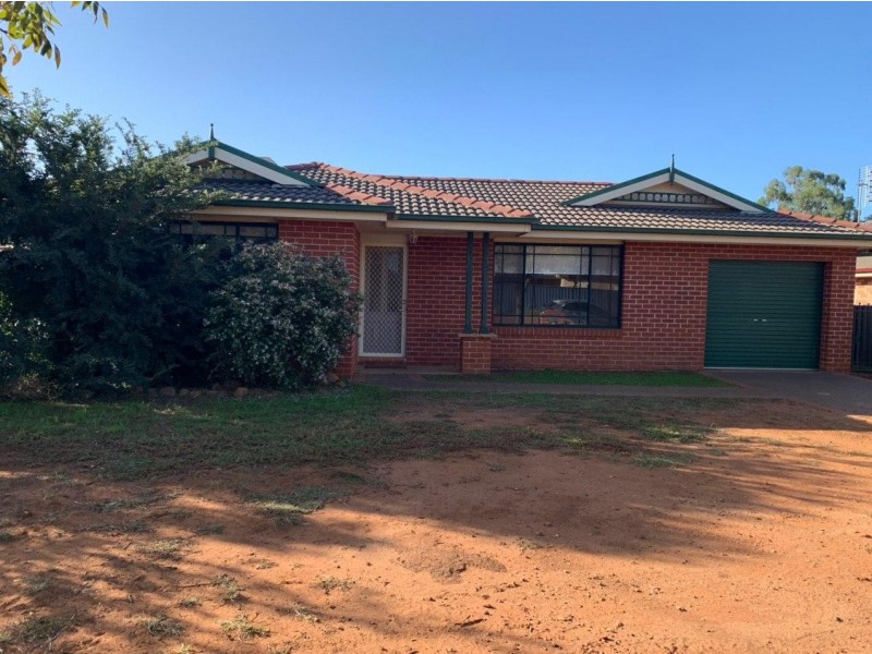 64 Best Street, Parkes NSW 2870