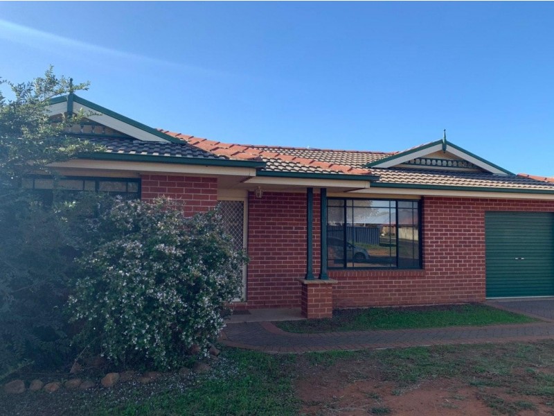 64 Best Street, Parkes NSW 2870