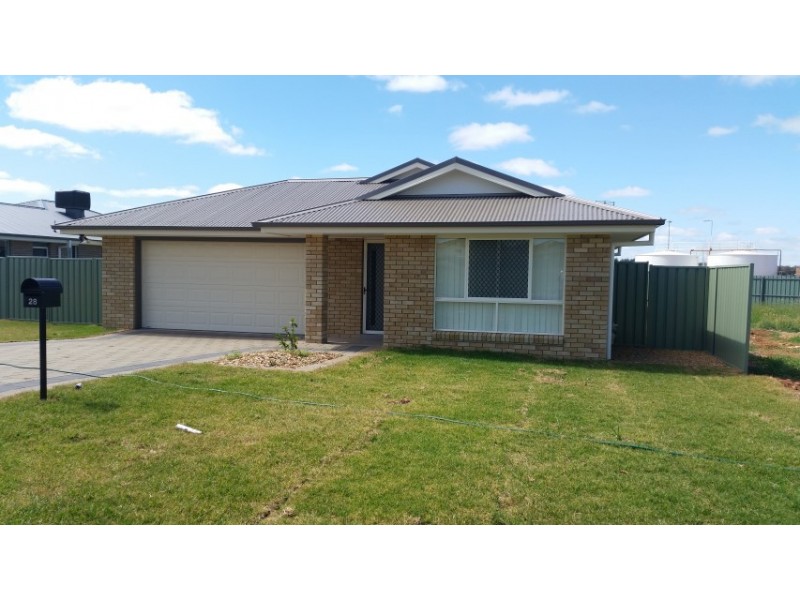 28 Warragrah Place, Parkes NSW 2870