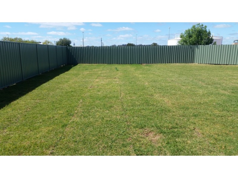 28 Warragrah Place, Parkes NSW 2870