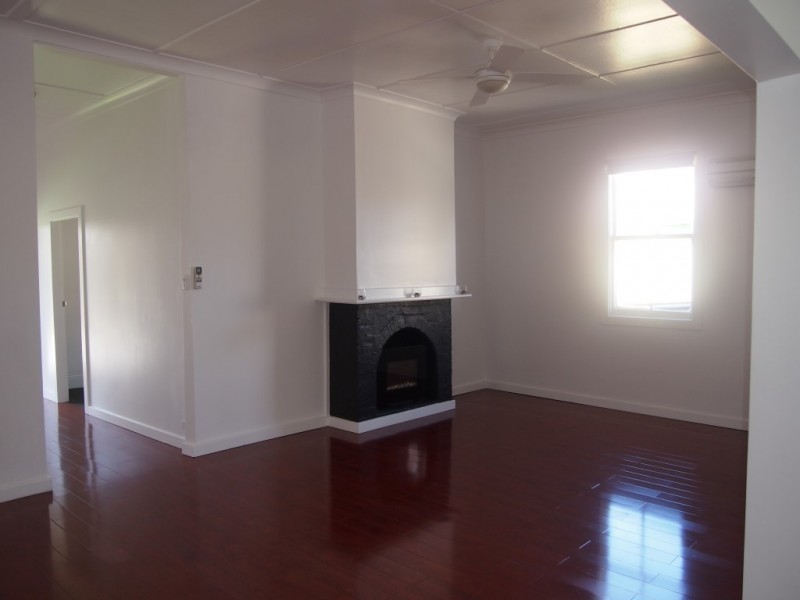 12 Gap Street, Parkes NSW 2870